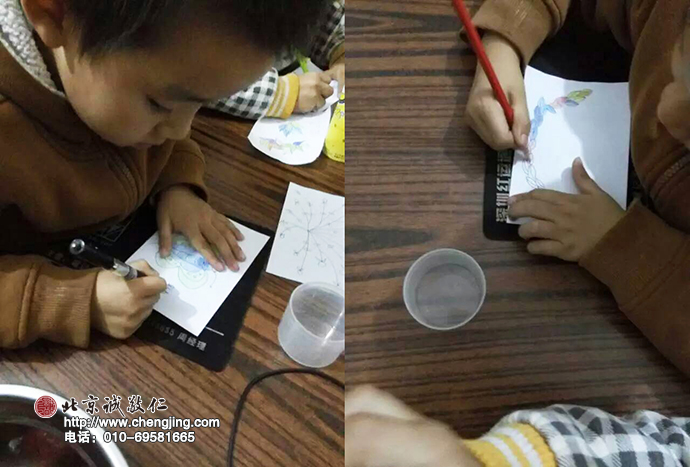 第一次涂，筆都還拿不好，涂得一團團的特別可愛。