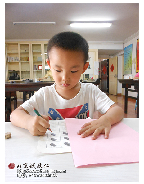 書法教室豐富的教學(xué)形式，深深吸引著優(yōu)優(yōu)