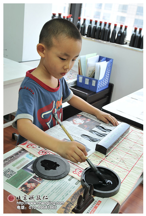 寫字前：鋪毛氈、擺硯臺(tái)、泡毛筆、倒墨汁、準(zhǔn)備紙張等。