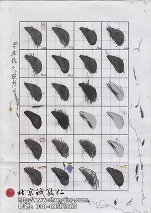 開始的描紅，能看到小手很努力嘗試的痕跡，