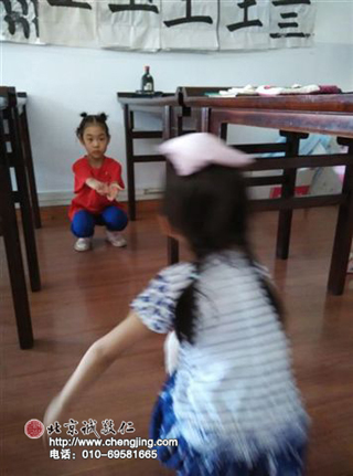 因為媽媽與我一同「親子學書」，我們在書法教室共同學習共同進步，越發喜愛書寫。