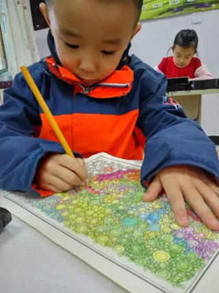 最近在挑戰高難度的彩繪啦