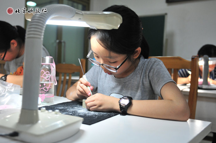 篆刻班學員年齡最小者10歲，