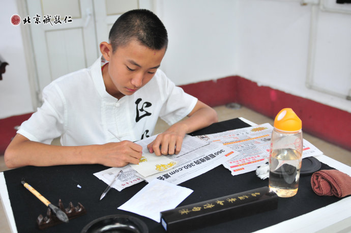 多元德藝篆刻班；金石印心，至美篆刻。