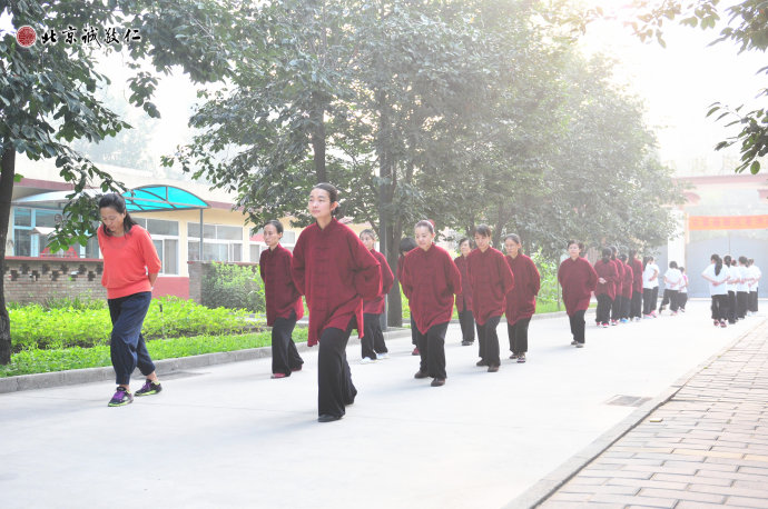 多元德藝篆刻班；金石印心，至美篆刻。