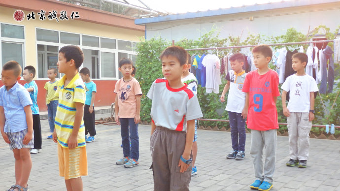 小學員練習太極基本功