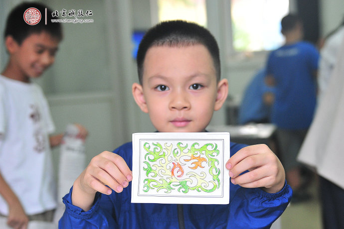 彩繪曲線圖，啟智少年心。