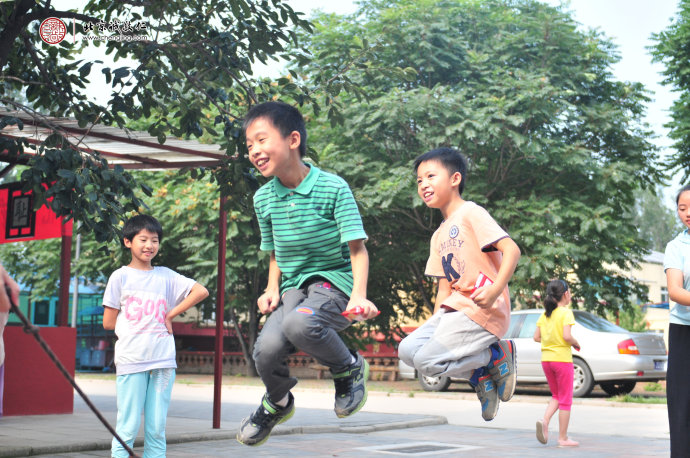 快樂的課間活動，一起跳躍人生的歡歌。