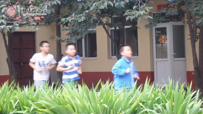 
小學員們跑步運動