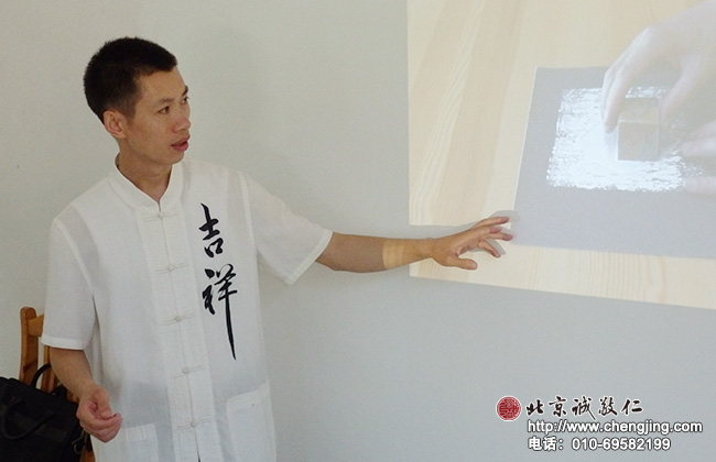 篆刻班專業(yè)老師講授篆刻技法。“楊老師篆刻培訓(xùn)”需要學(xué)員具備一定程度的書法基礎(chǔ)。