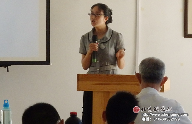 經典誦讀課程；書法一班班主任虞老師講解《論語》知識。