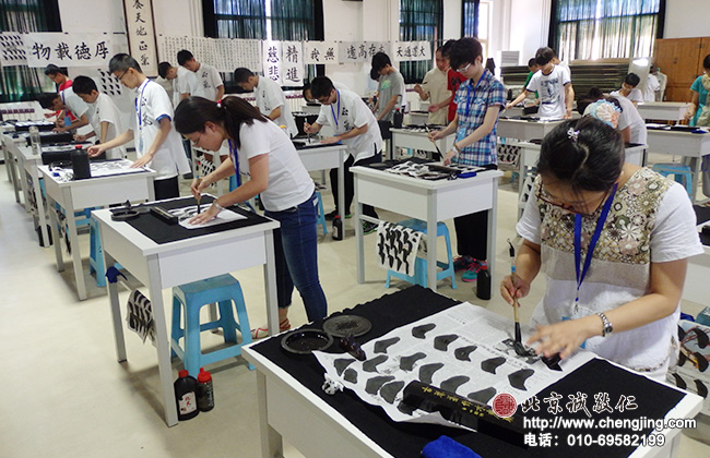 書法一班學習進度也很快，也進入了方頭點的學習。