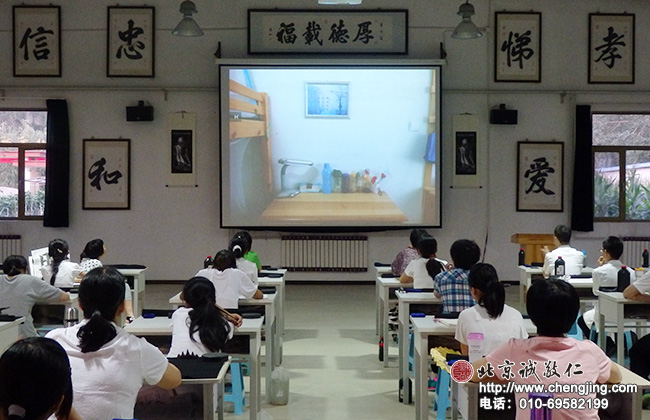 今天開始內務管理課程，將今天學員內務檢查結果進行講評；鼓勵先進，提攜后進，共同進步。
。