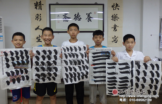 看他樂的，過關了