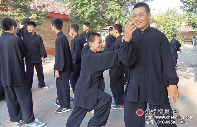 晨練即將結束，
收勢動作為今天的太極拳課程劃上圓滿的句號。
