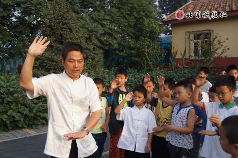 晨起習練太極拳，身心健康壽延年