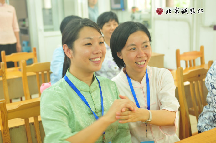 配圖：快樂手語