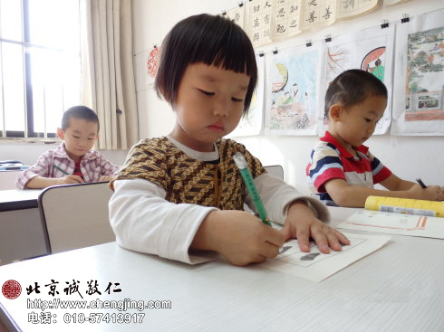 請猜猜，我幾歲了，我們的坐姿是不是也很棒啊