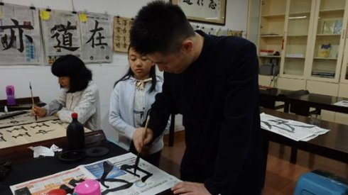  我會很認真地看老師示范