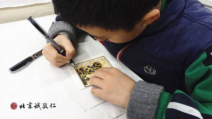 小學(xué)員在學(xué)習(xí)定心繪畫(huà)