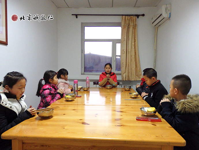 餐前感恩，種下愛與感恩的種子；培養(yǎng)做人的根基。