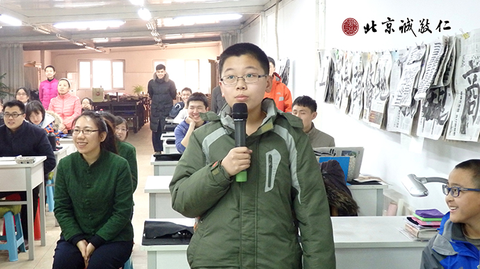 吟誦課程，學員唱誦經典內容。