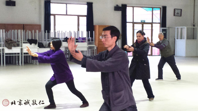 美文朗誦，喚起我們內(nèi)心最真誠(chéng)的孝心。