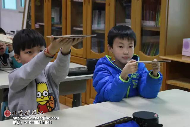 恭敬請出經(jīng)典