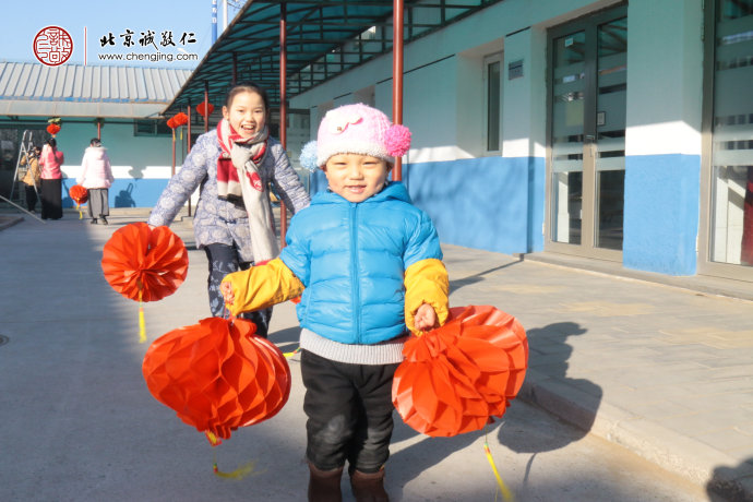 除夕的小院到處洋溢著歡樂的笑臉