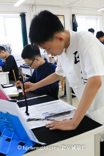 保持身體和精神的健康，謹身節用、遵紀守法，<br>