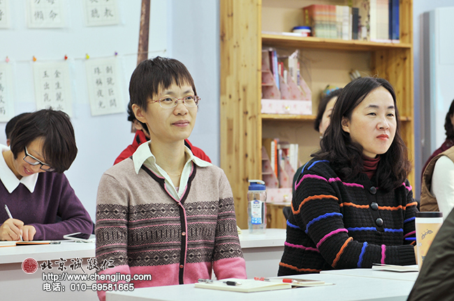 課間不忘放松一下，看看三歲萌娃童音演唱