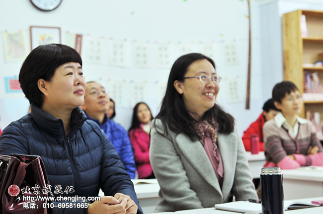 課間不忘放松一下，看看三歲萌娃童音演唱