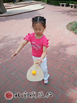 學會自己穿衣、扣扣子，疊衣服