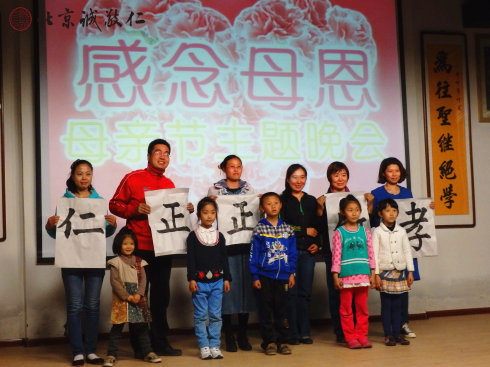 配圖：少兒班手語(yǔ)歌曲《最美的光》
