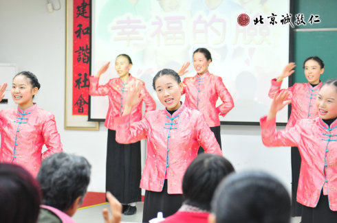 配圖：開場節(jié)目手語歌曲《幸福的臉》