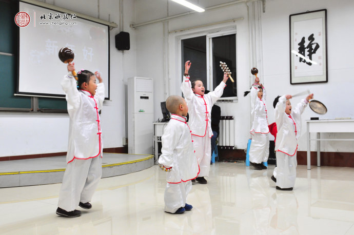 快樂的除夕活動伴隨小院的師生們度過了時光的交接點，